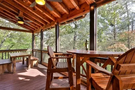 Peaceful Retreat~7 mins to town~Hot Tub,Fire Pit,Game Room, Fireplace & More!