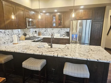 Pinnacle Ridge 9 – 3 Bedroom Ski-In/Out w/ Hot Tub