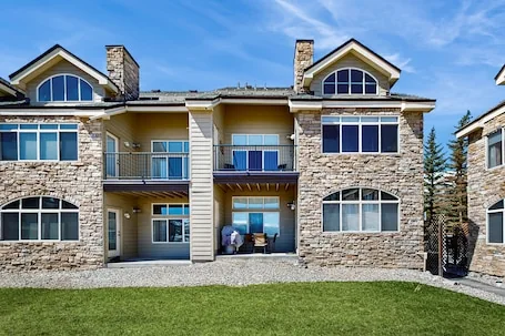 Pristine condo in Frisco w/views of Lake Dillon w/hot tub access on rec path