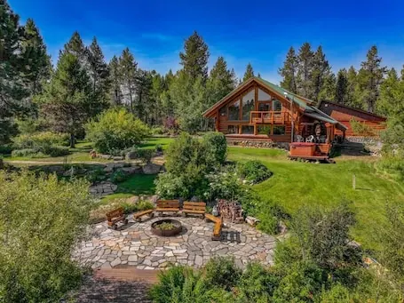 Private Pond, Hot Tub & 18-Acre Escape