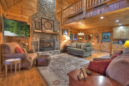 Pursuit of Happiness – Mountain luxury, hot tub, big-screen TVs, pet-friendly