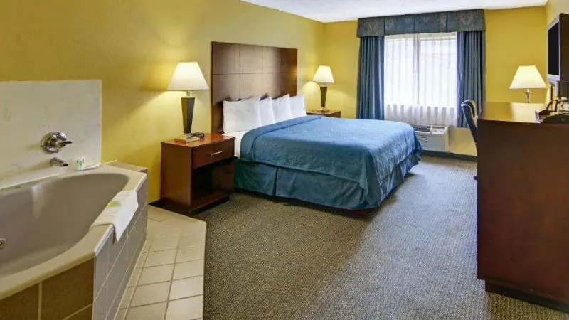 Quality Inn & Suites Grand Prairie South