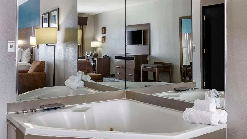 Quality Inn & Suites I-35 / Walnut Hill