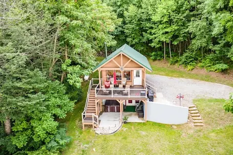 RELAX – HOT TUB & GORGEOUS MOUNTAIN VIEWS
