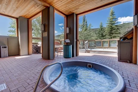 River Run Condo with Slope Views, Short Walk to Lifts & Close to Gondola
