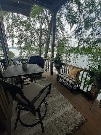 River View Retreat- So Cute, So Cozy- Short Walk to SRP Park & Downtown Augusta
