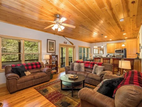 Rivers Rest – Beautiful Riverfront Townhome in Downtown Helen