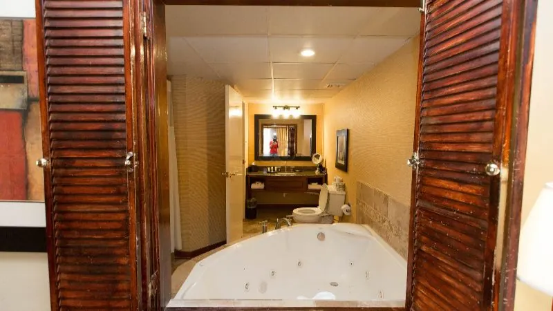 Riverwalk Plaza Hotel