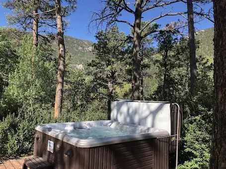 Rocky Mountain Lodge