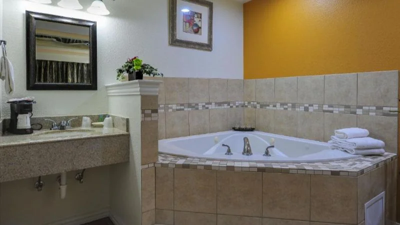 Romantic Inn & Suites