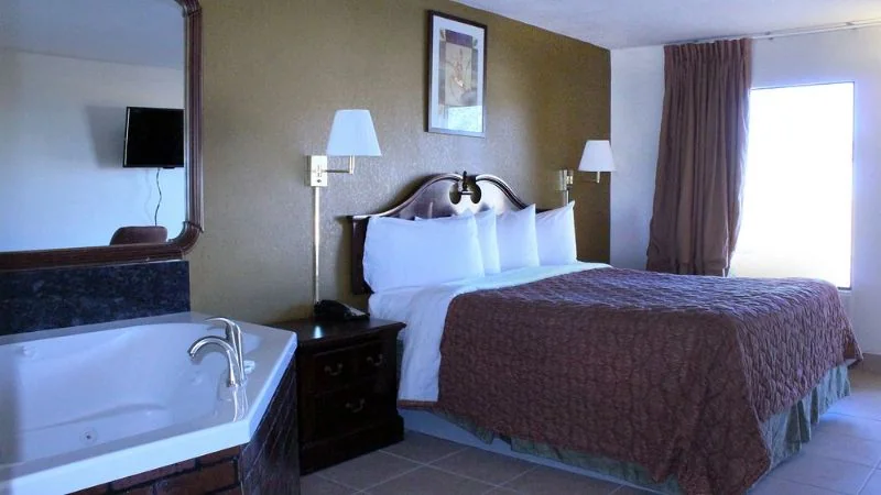 Royal Inn & Suites