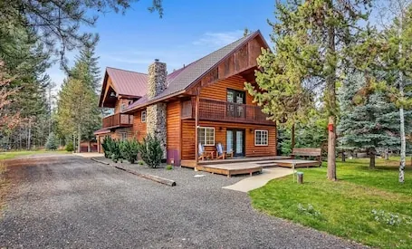 Rustic Modern Home w/ Hot Tub & Peaceful surroundings
