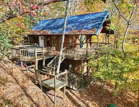 Sandstone • Hot Tub, Deck & Forest Views, Pets OK!