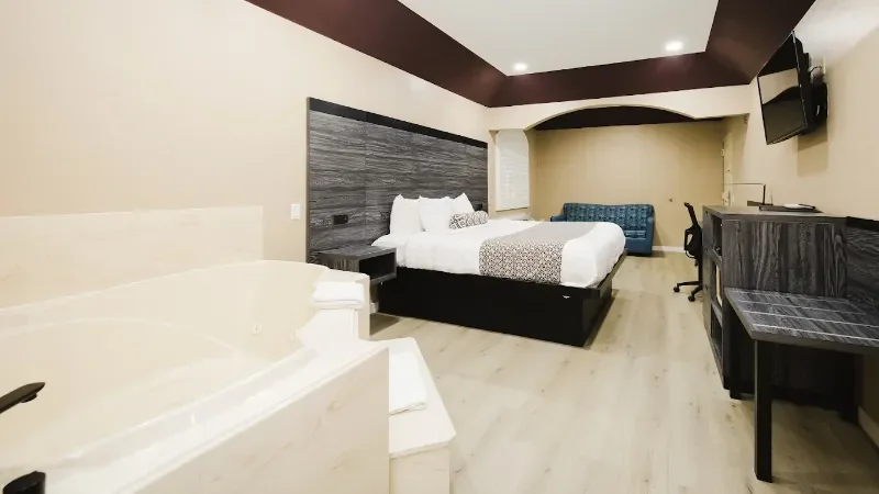 Sapphire Inn & Suites