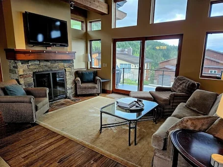 Scotchman View – Luxury 3 Bedrrom with Balcony