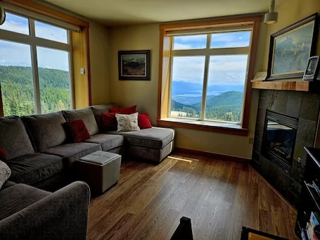 Ski-In/Out 2 Bedroom – White Pine 207 Lake Retreat