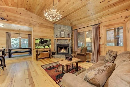 Soothing Hot Tub Dips, Cookouts, Game Nights, Fireside Chats & Outdoor Fun Nearby – 4 Seasons