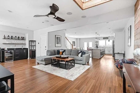 Spacious Hot Tub Escape in Indy | 8 Guests