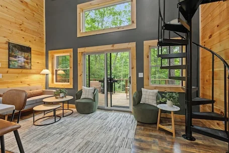 Spring Retreat! w/ Hot Tub, Sauna & Firepit near Natural Bridge SP + RRG trails!