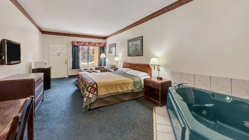 Super 8 by Wyndham Weslaco