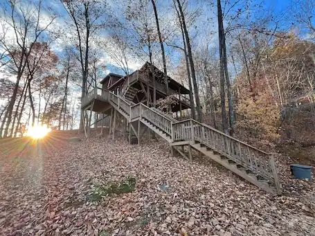 Tall Timbers – Hot Tub, Pets, Overlook!