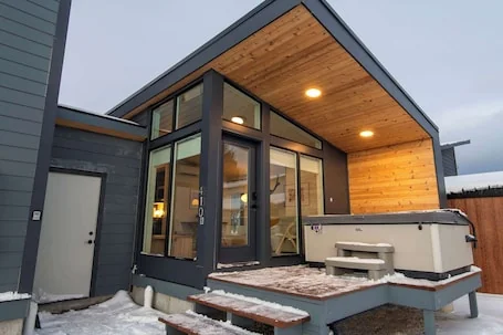 Teton Homestead: Ski Hill Nest – Modern + Hot Tub