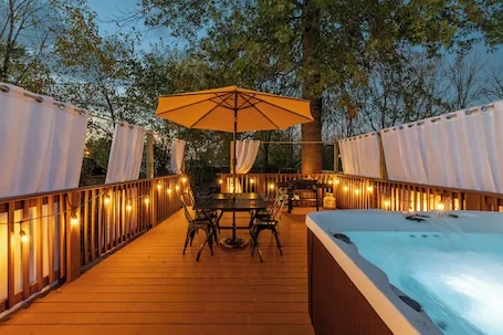 The Luxe/Hot Tub/Playground/12 Min to Horse Park