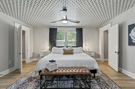The Luxe/Hot Tub/Private Bar/ 12 Min to Horse Park