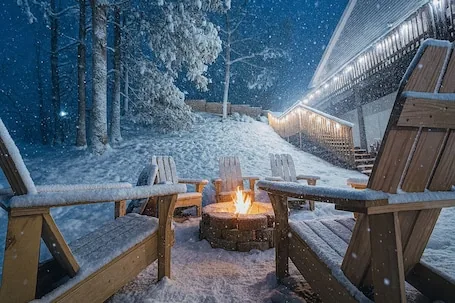 The Ravine • Hot Tub Forest Escape, Epic Gameroom, Fast WIFI & Pet Friendly