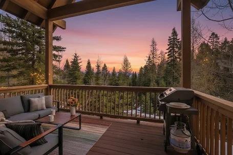 Timberline Lodge @ Tamarack Resort | Modern Ski In/Out | Pet OK | Hot Tub