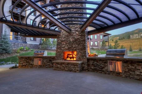 Trailhead Lodge