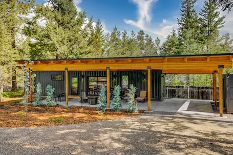 Two Pines – Unique container home w/hot tub – Downtown – Trailer Parking – Pet friendly