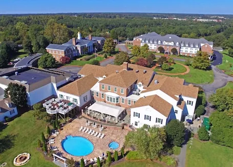Virginia Crossings Hotel, Tapestry Collection by Hilton