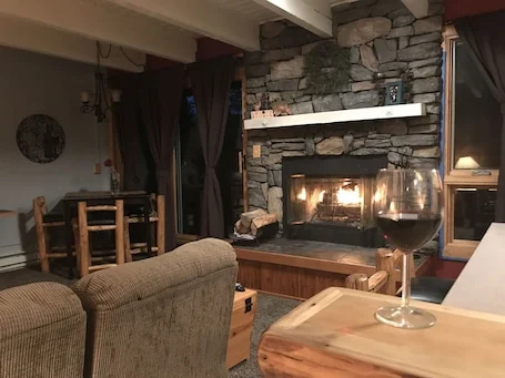 Walk to Downtown & Slopes – Cozy One-Bedroom Mountain Condo