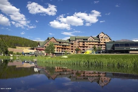 Zephyr Mountain Lodge/Slope Side Bldg True Ski/Bike in/ out with patio walk out