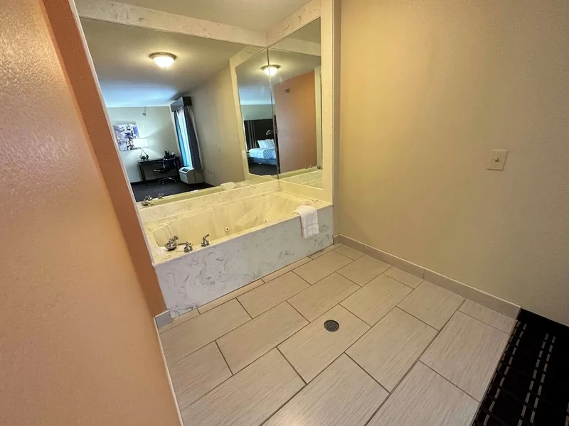 Best Western Plus Bass Hotel & Suites