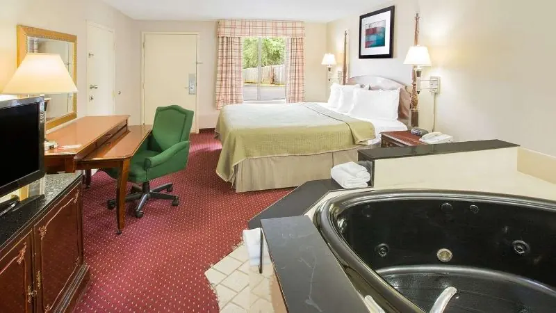 Howard Johnson by Wyndham Dothan