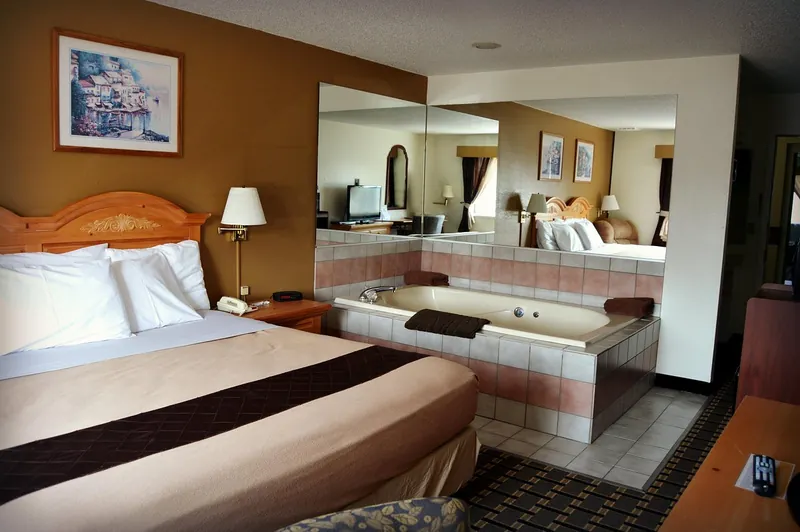 Adams Inn