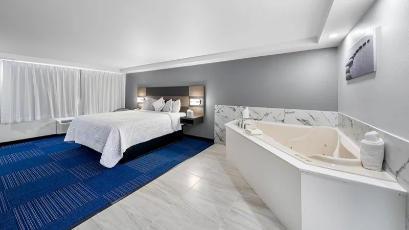 Admiralty Inn & Suites – A Red Collection Hotel