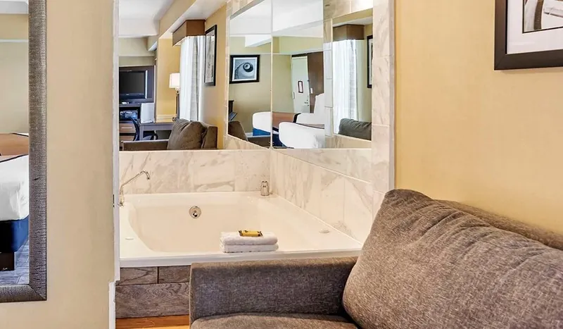 Aiden by Best Western Newark Airport