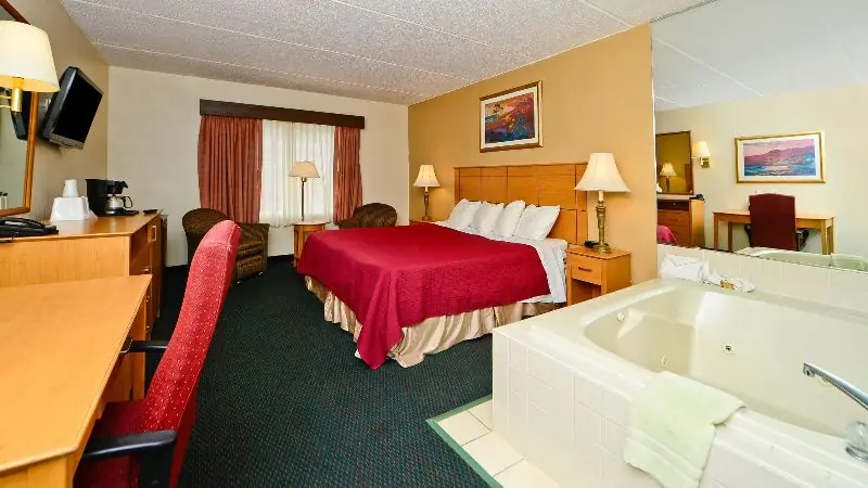 Americas Best Value Inn & Suites St. Cloud