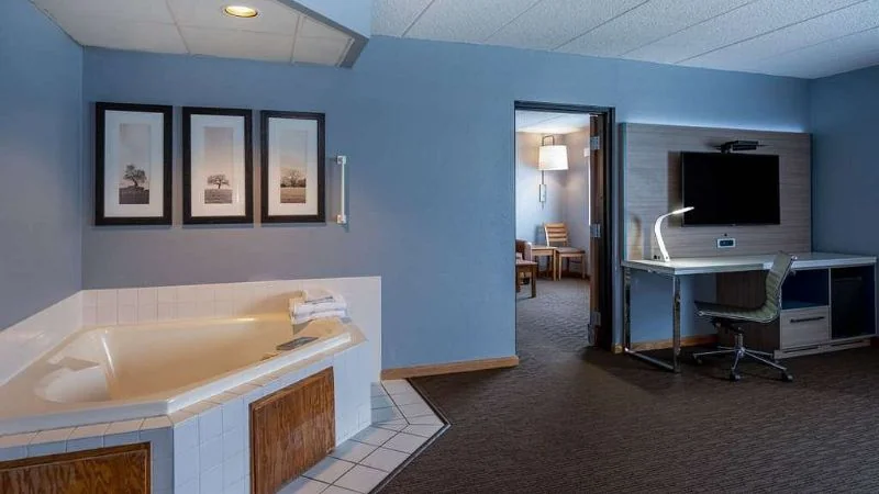 AmericInn by Wyndham Eau Claire