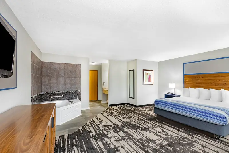 AmericInn by Wyndham Pella