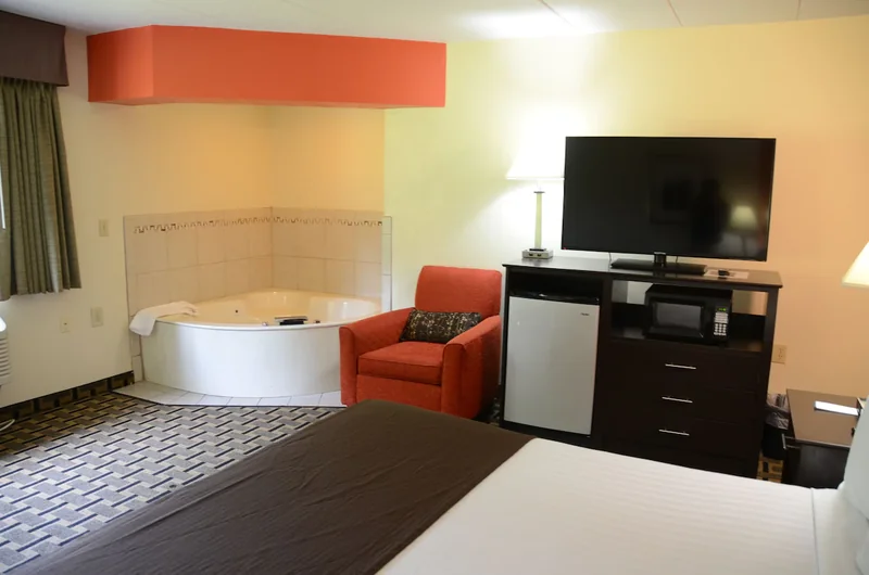 AmericInn by Wyndham West Burlington