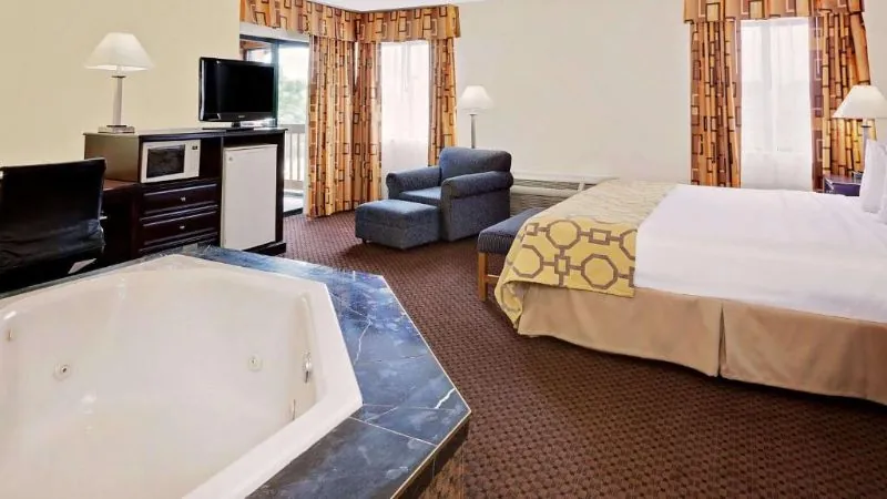 Baymont by Wyndham Battle Creek Downtown