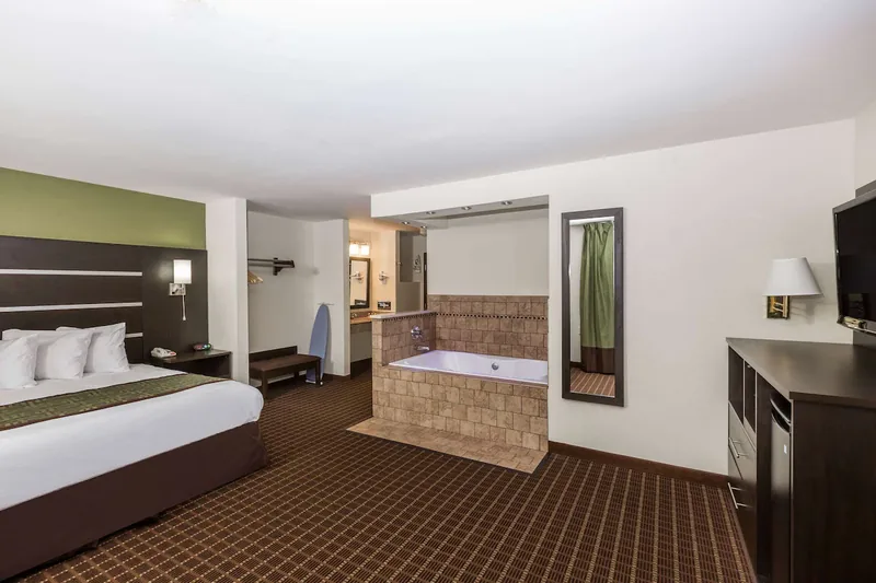 Baymont by Wyndham Louisville South I 65