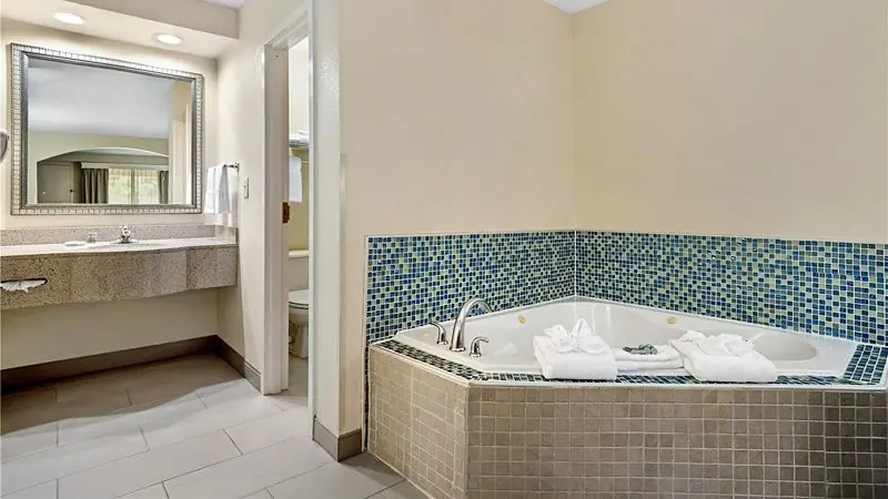 Best Western Inn & Suites – Monroe