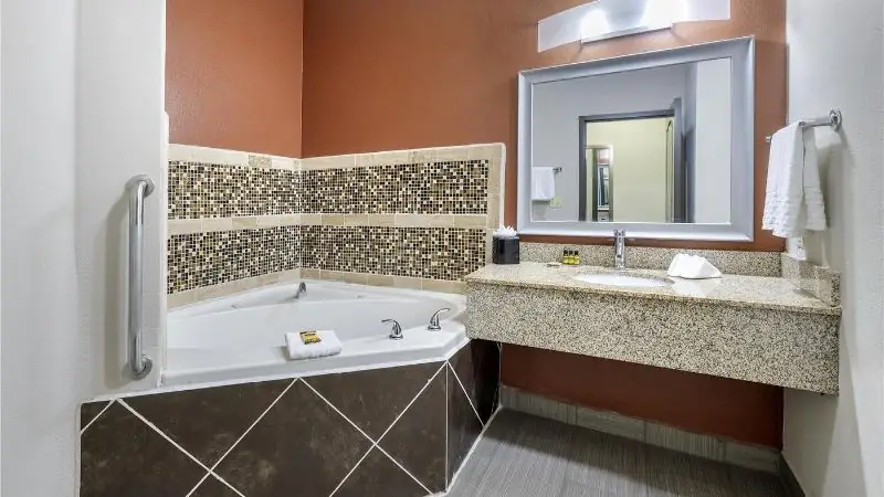 Best Western Plus Lee’s Summit Hotel & Suites