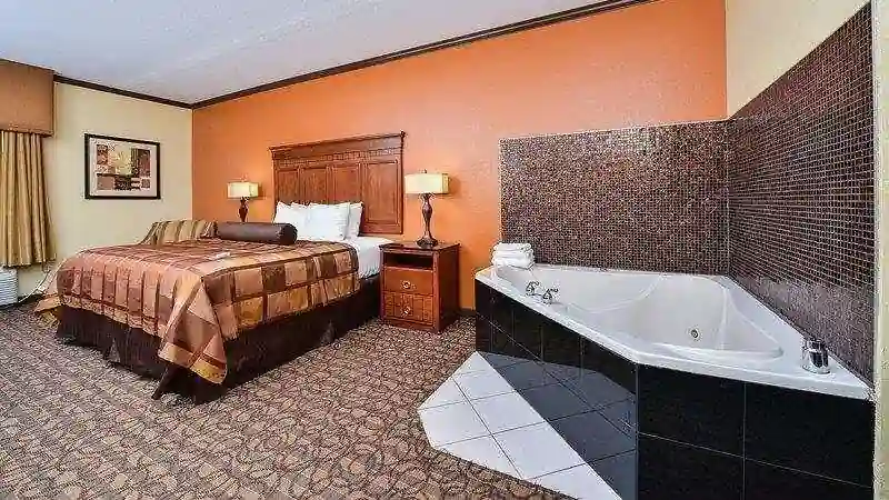 Best Western Plus Midwest Inn & Suites