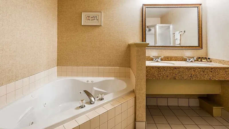Best Western Plus Revere Inn & Suites, Paradise